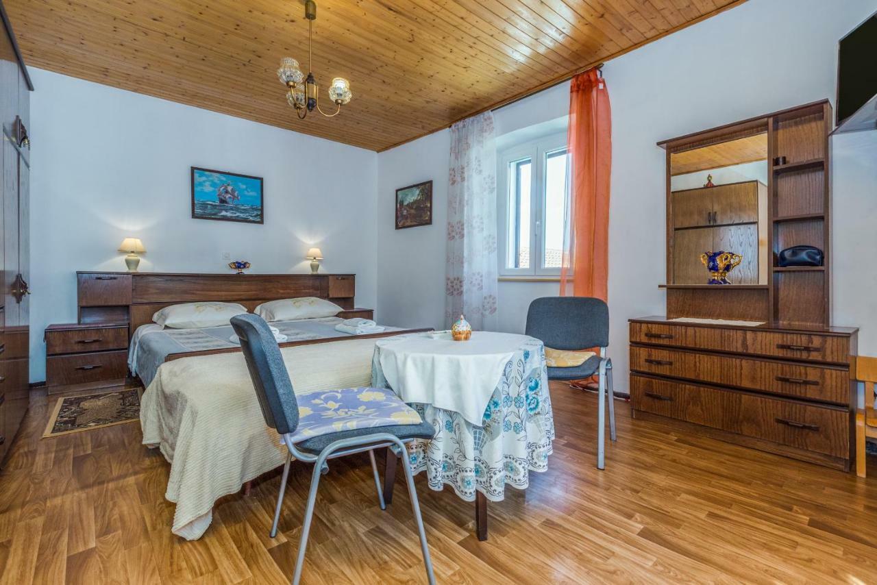Guest House Robert I Mirna Bale Εξωτερικό φωτογραφία