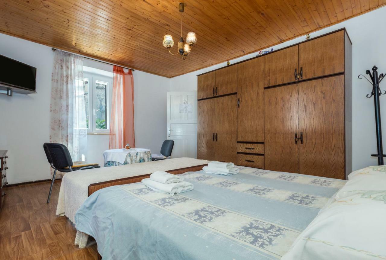 Guest House Robert I Mirna Bale Εξωτερικό φωτογραφία