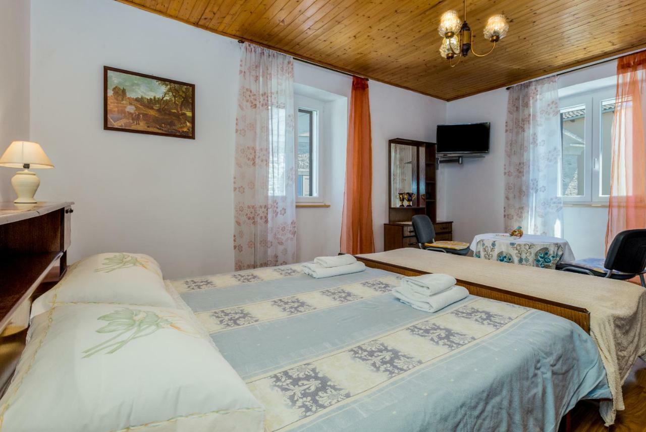 Guest House Robert I Mirna Bale Εξωτερικό φωτογραφία